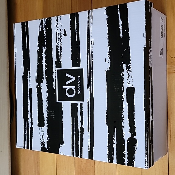 Dolce Vita Lug Sole Chelsea Boot, New In Box, Size 9.5 Color: Camel - Picture 14 of 15